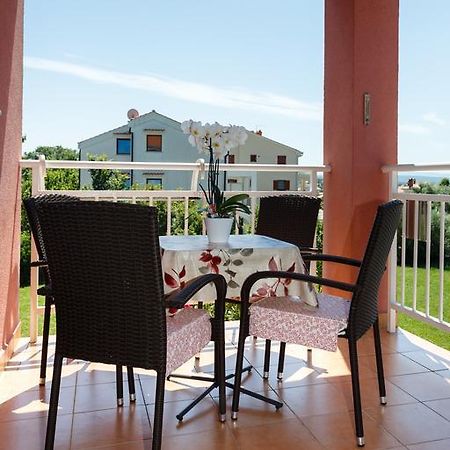 Apartman Snjezana Malinska Exterior photo